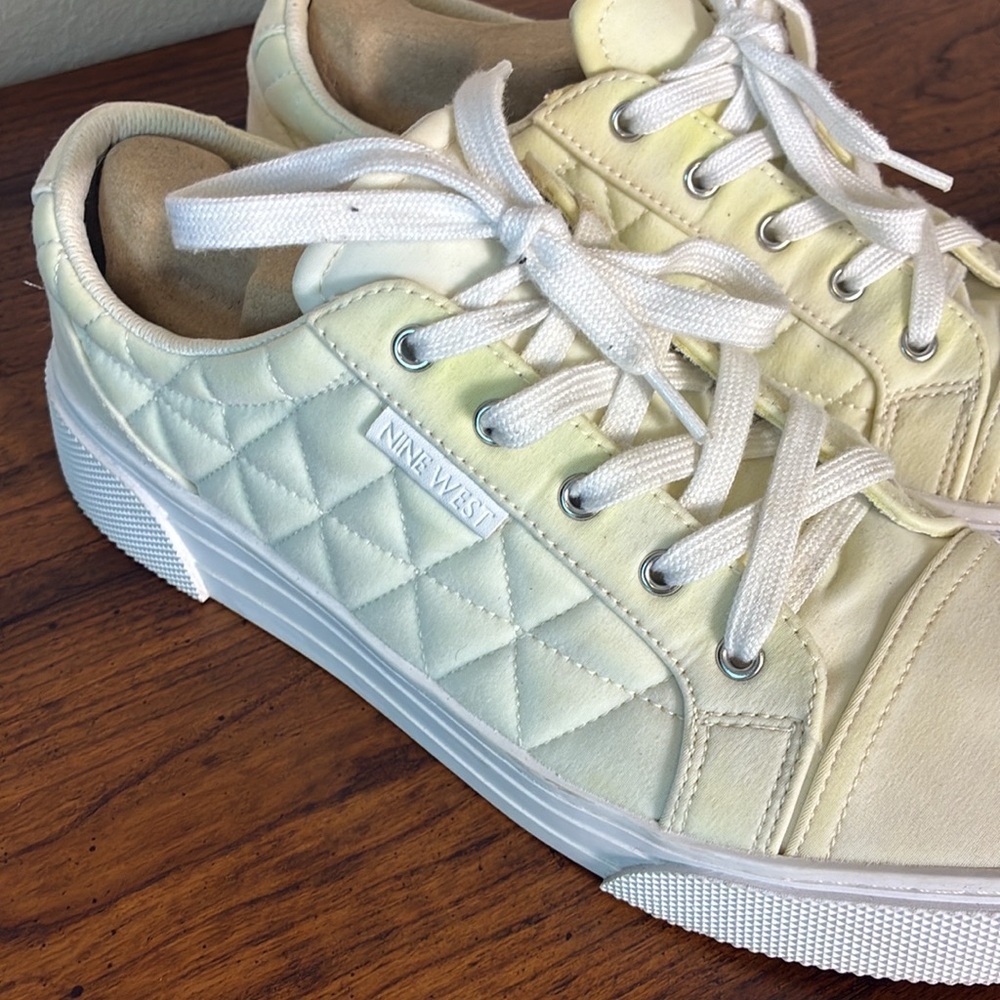NINE WEST Women 10M Butter Yellow Off White Hola Diamond Quilted Sneaker Classic - Picture 2 of 12
